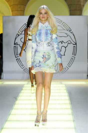 Fotoservizio/SS 2012/WOMEN/VERSACE/5