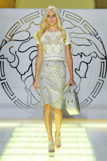 Fotoservizio/SS 2012/WOMEN/VERSACE/26