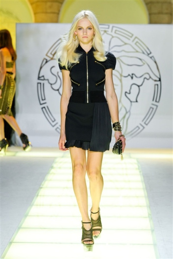 Fotoservizio/SS 2012/WOMEN/VERSACE/33