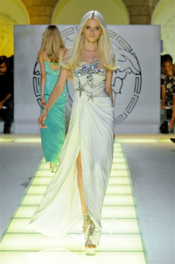 Fotoservizio/SS 2012/WOMEN/VERSACE/42