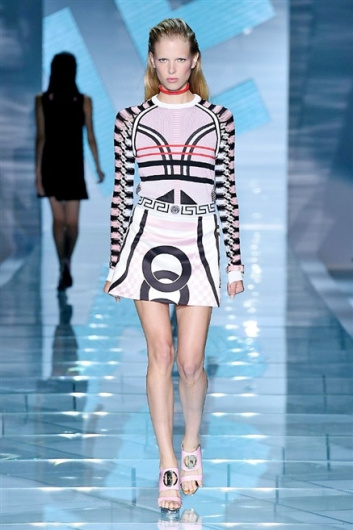 Fotoservizio/SS 2015/WOMEN/VERSACE/DP1/13