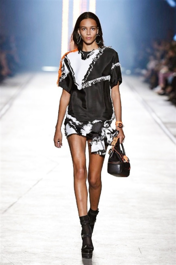 Fotoservizio/SS 2016/WOMEN/VERSACE/DP1/35