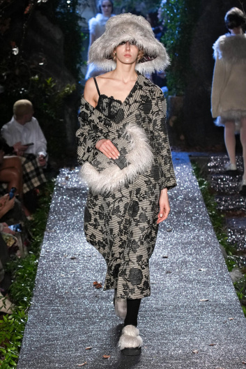 Fotoservizio/FW 23-24/WOMEN/SFILATA/ANTONIO MARRAS/DP2/7