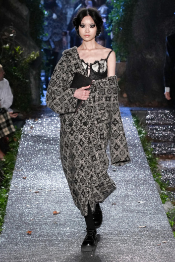 Fotoservizio/FW 23-24/WOMEN/SFILATA/ANTONIO MARRAS/DP2/3