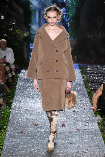 Fotoservizio/FW 23-24/WOMEN/SFILATA/ANTONIO MARRAS/DP2/4