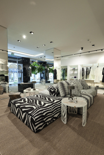 Fotoservizio/SS 2023/DESIGN/EVENTO_CULTURALE/ROBERTO CAVALLI/DP2/10
