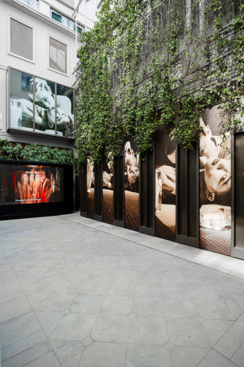 Fotoservizio/SS 2025/DESIGN/EVENTO/BRIONI/DP2/1
