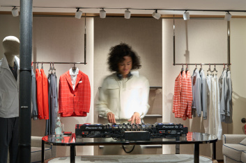 Fotoservizio/SS 2025/DESIGN/EVENTO/KITON/DP2/23