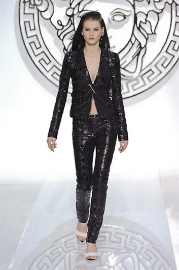 Fotoservizio/FW 2013-2014/WOMEN/VERSACE/DP1/2